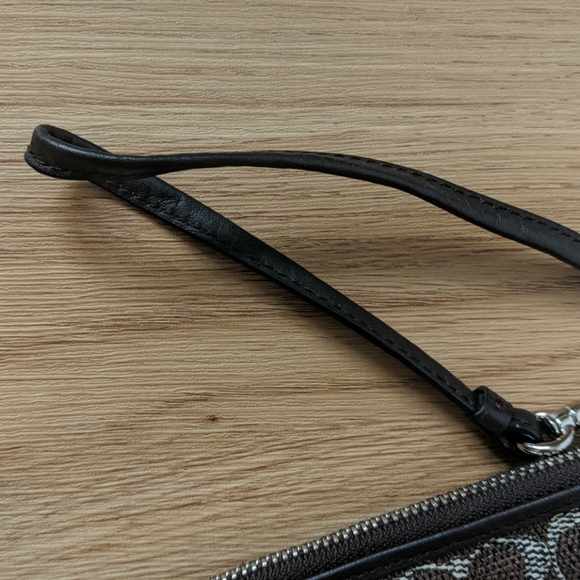 Coach wristlet - Picture 4 of 6